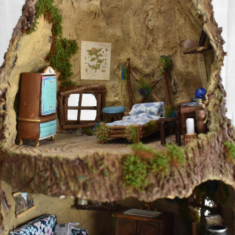 Creating organic furniture with clay and 3D printing.